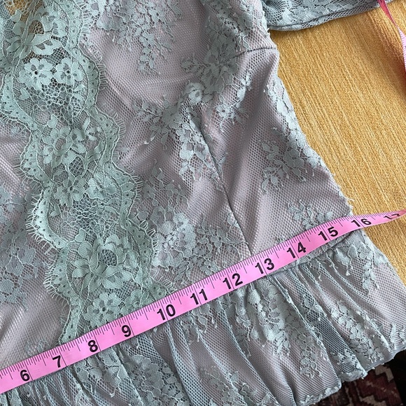 Stunning mint lace dress 👗 - Picture 9 of 11